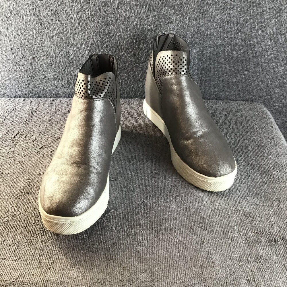 Steve Madden‎ Silver Gray Wedgie Sneaker Size 5M